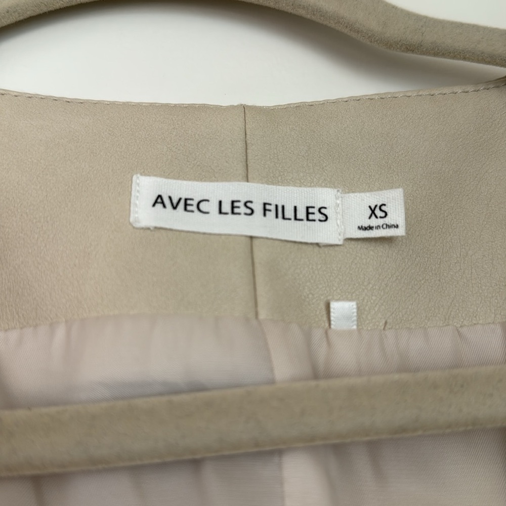 Vegan Leather Vest - Picture 2 of 3